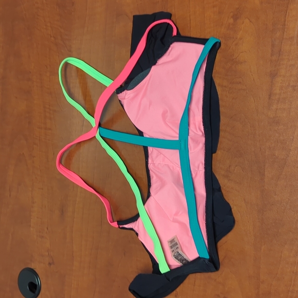 ⭐ Flowy and Strappy VS Pink Swimsuit Top M - Picture 2 of 3